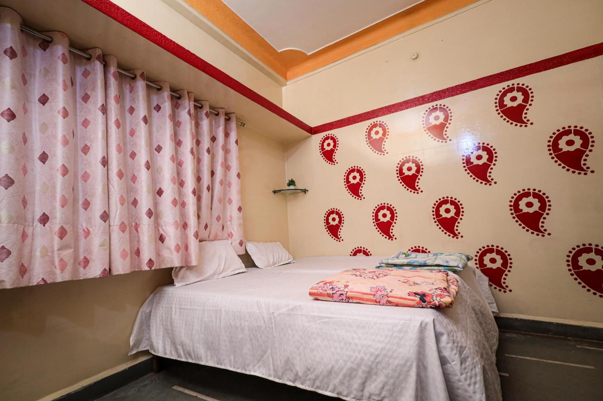 Rai Guest House Удджайн Экстерьер фото